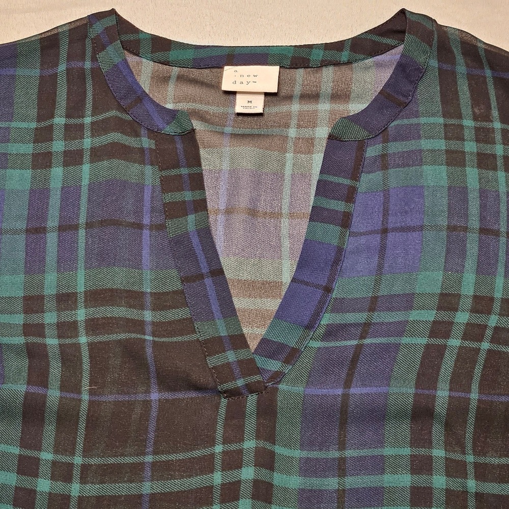 A New Day Plaid Blouse Womens Medium Green Blue Split V-Neck Long Sleeve Top